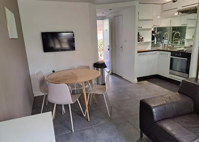 Hameau Du Puech, Rez-de-jardin Avec Parking Et Clim Agde