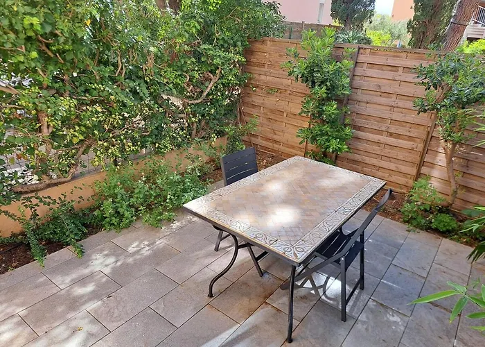 Apartment Hameau Du Puech, Rez-de-jardin Avec Parking Et Clim *